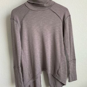 Gray We the Free Top in size extra small